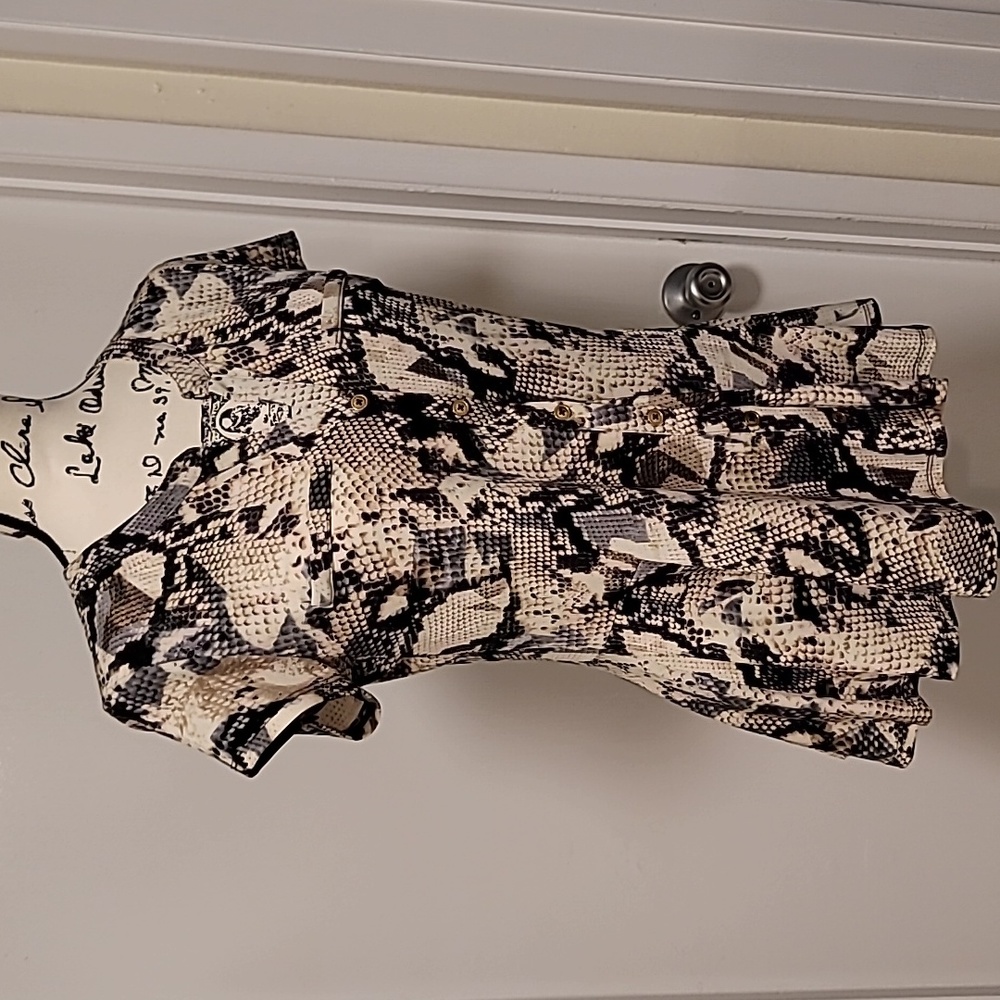 ๐ฆ3/$25 Dana Buchman snake pattern button-down shirt EUC - Picture 4 of 9
